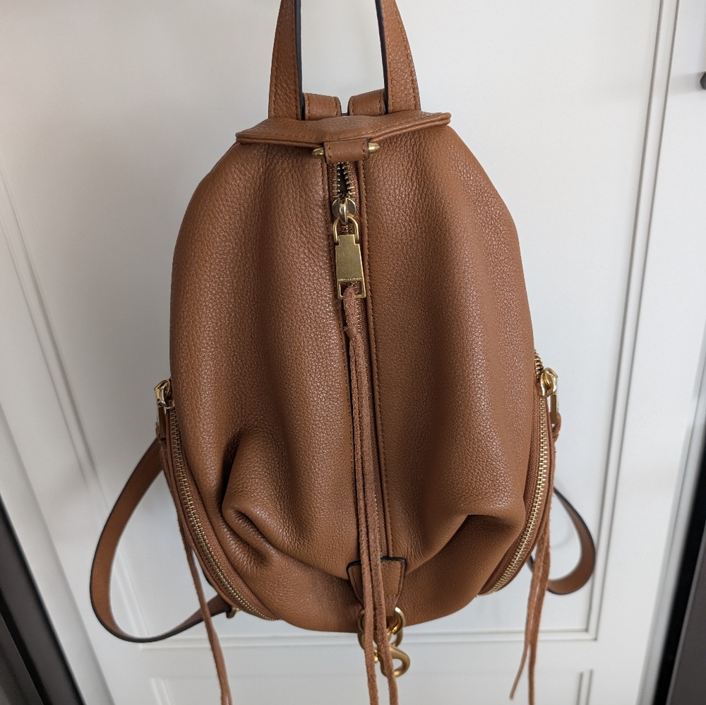 Medium Julian Backpack - Caramello Color